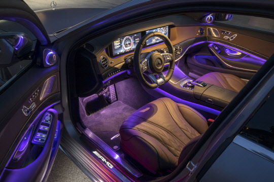 필터 등이 적용된 메르세데스-벤츠 S클래스. 메르세데스-벤츠 코리아 제공